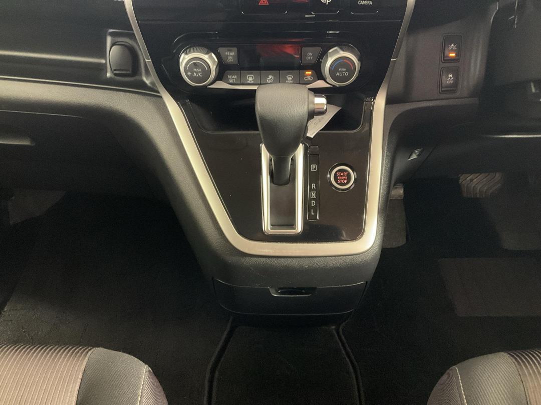 Photo '18' of Nissan Serena