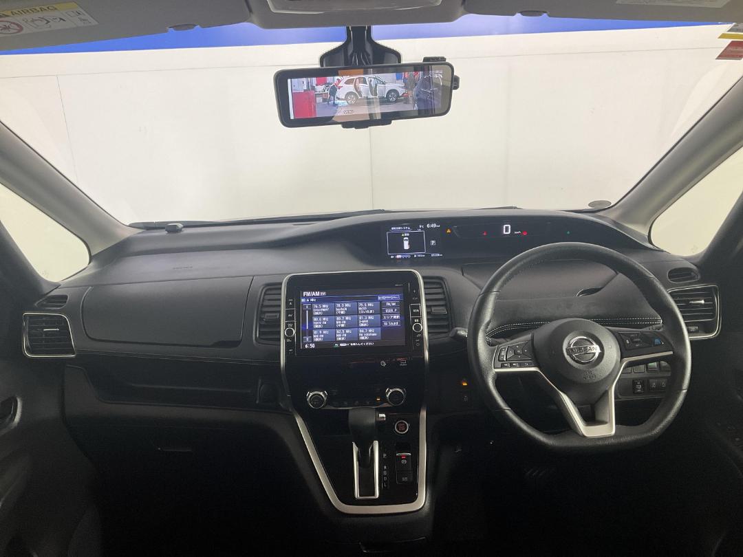 Photo '17' of Nissan Serena Photo '17' of Nissan Serena