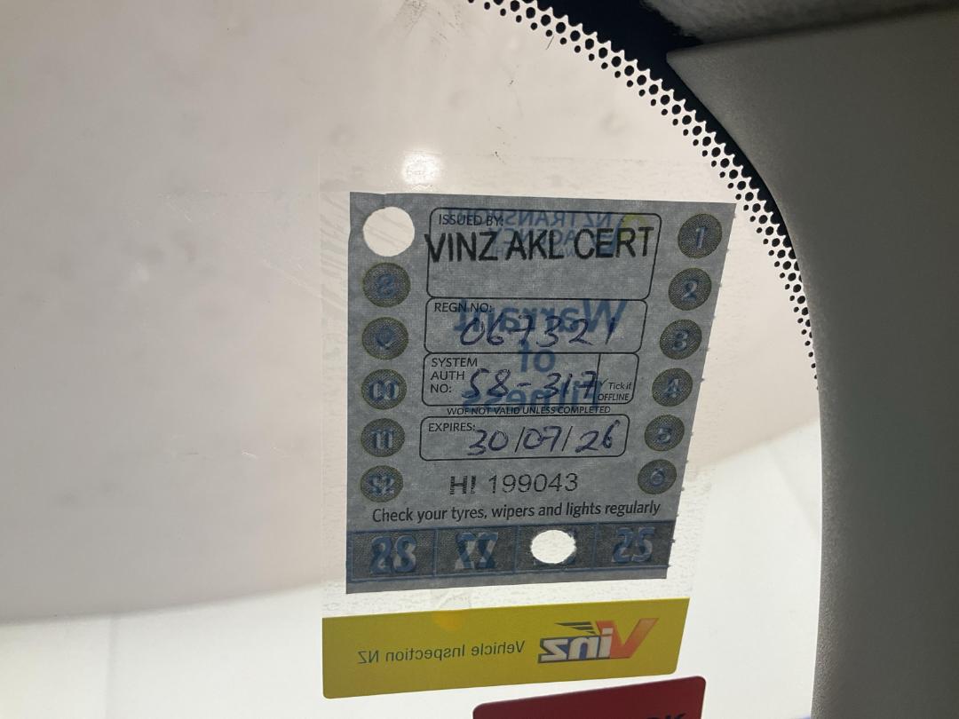 Photo '22' of Nissan Serena Photo '22' of Nissan Serena