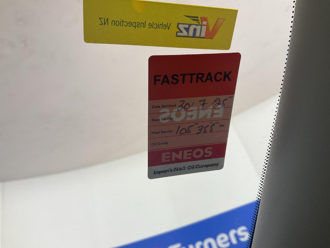 Photo '23' of Nissan Serena Photo '23' of Nissan Serena