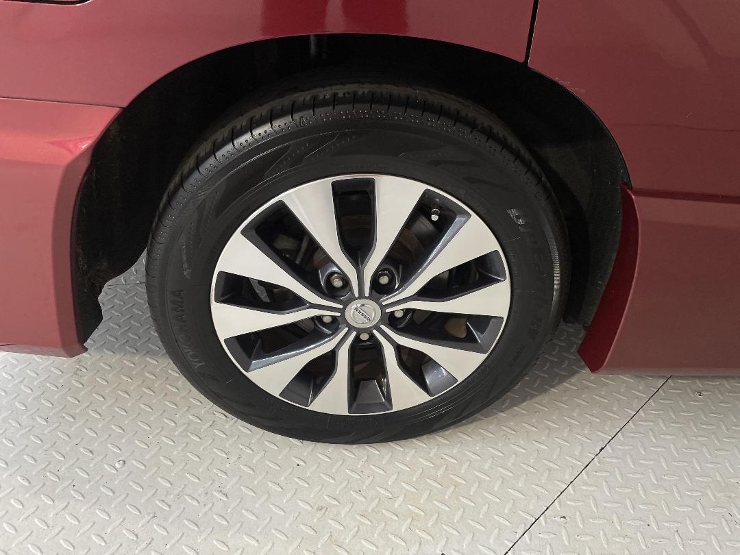 Photo '12' of Nissan Serena Photo '12' of Nissan Serena