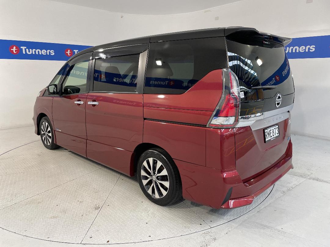 Photo '5' of Nissan Serena Photo '5' of Nissan Serena