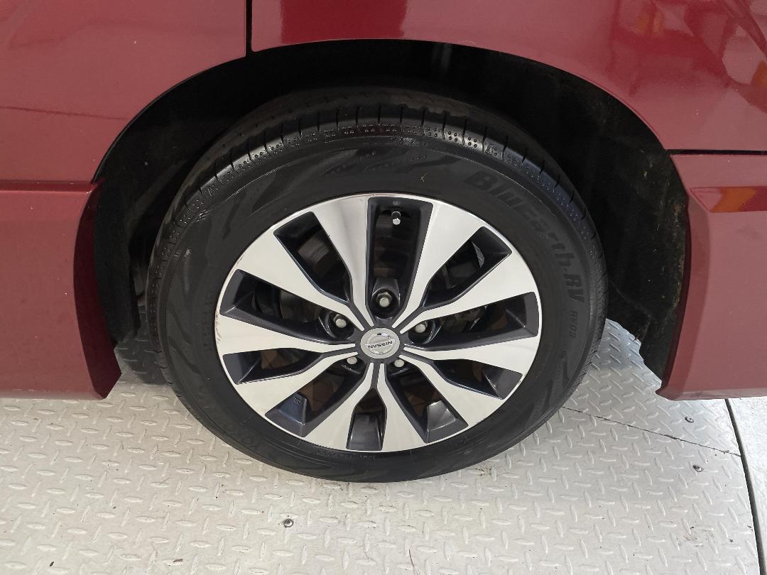 Photo '11' of Nissan Serena Photo '11' of Nissan Serena