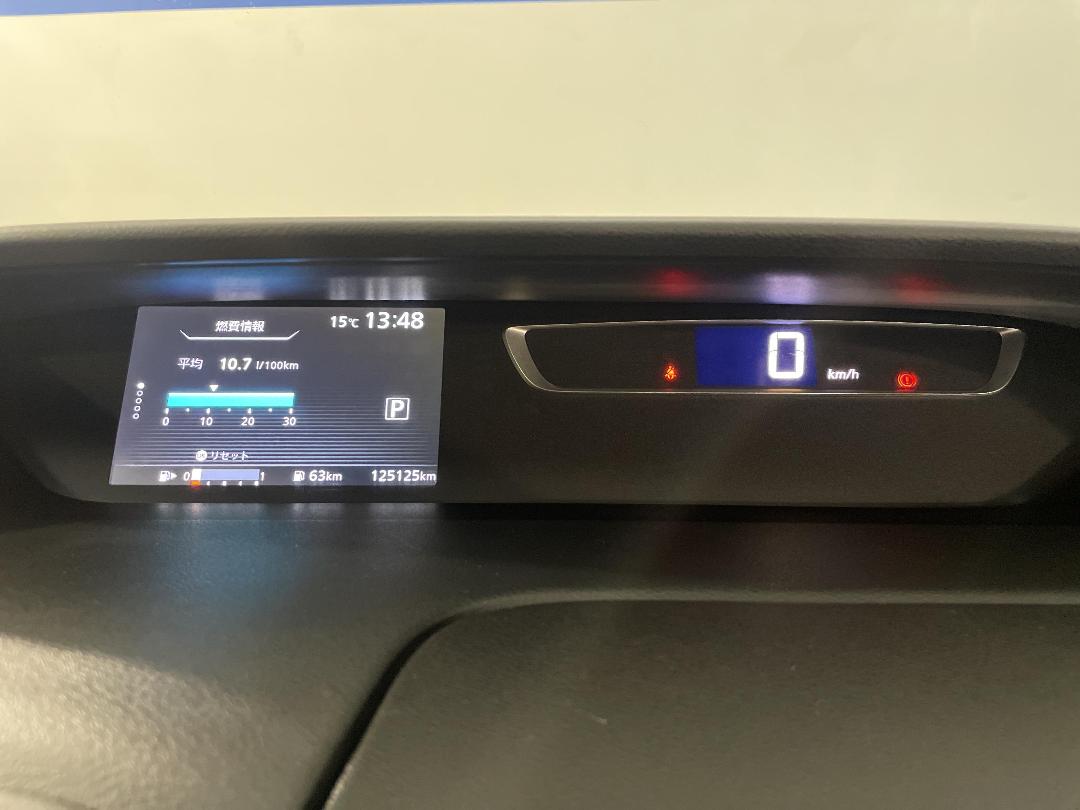 Photo '21' of Nissan Serena Photo '21' of Nissan Serena