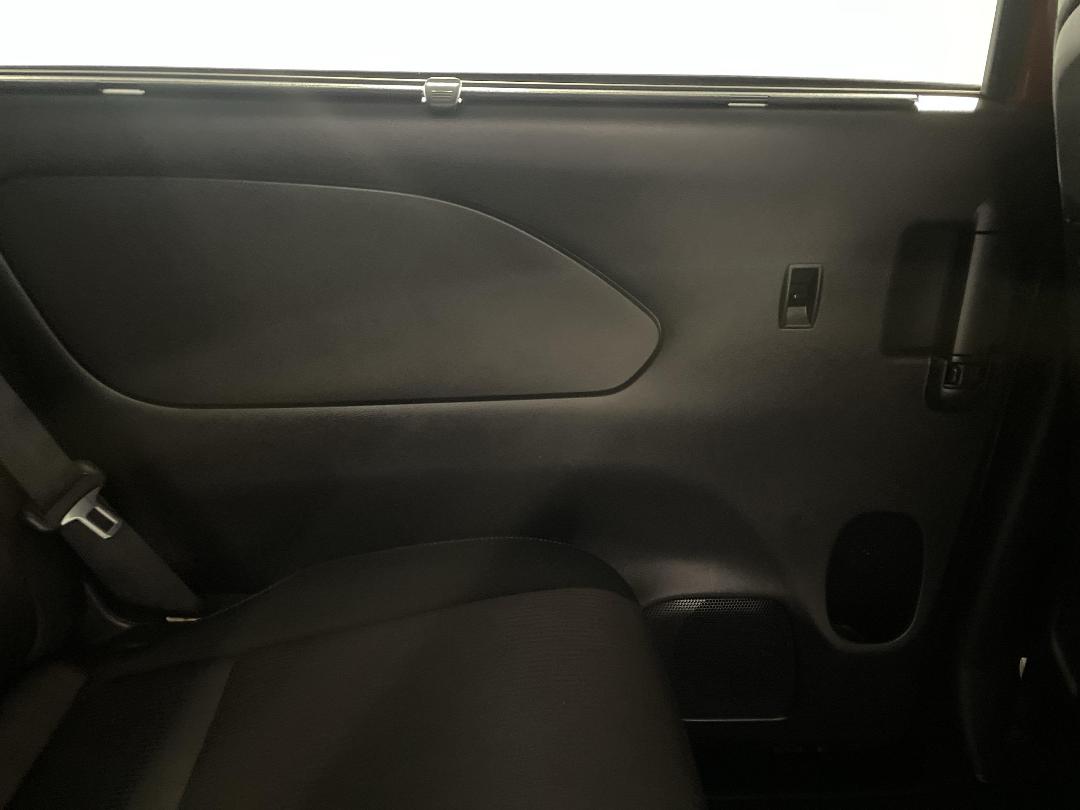 Photo '19' of Nissan Serena Photo '19' of Nissan Serena