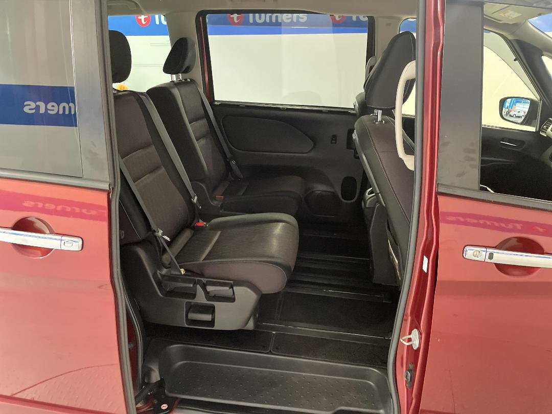 Photo '20' of Nissan Serena Photo '20' of Nissan Serena