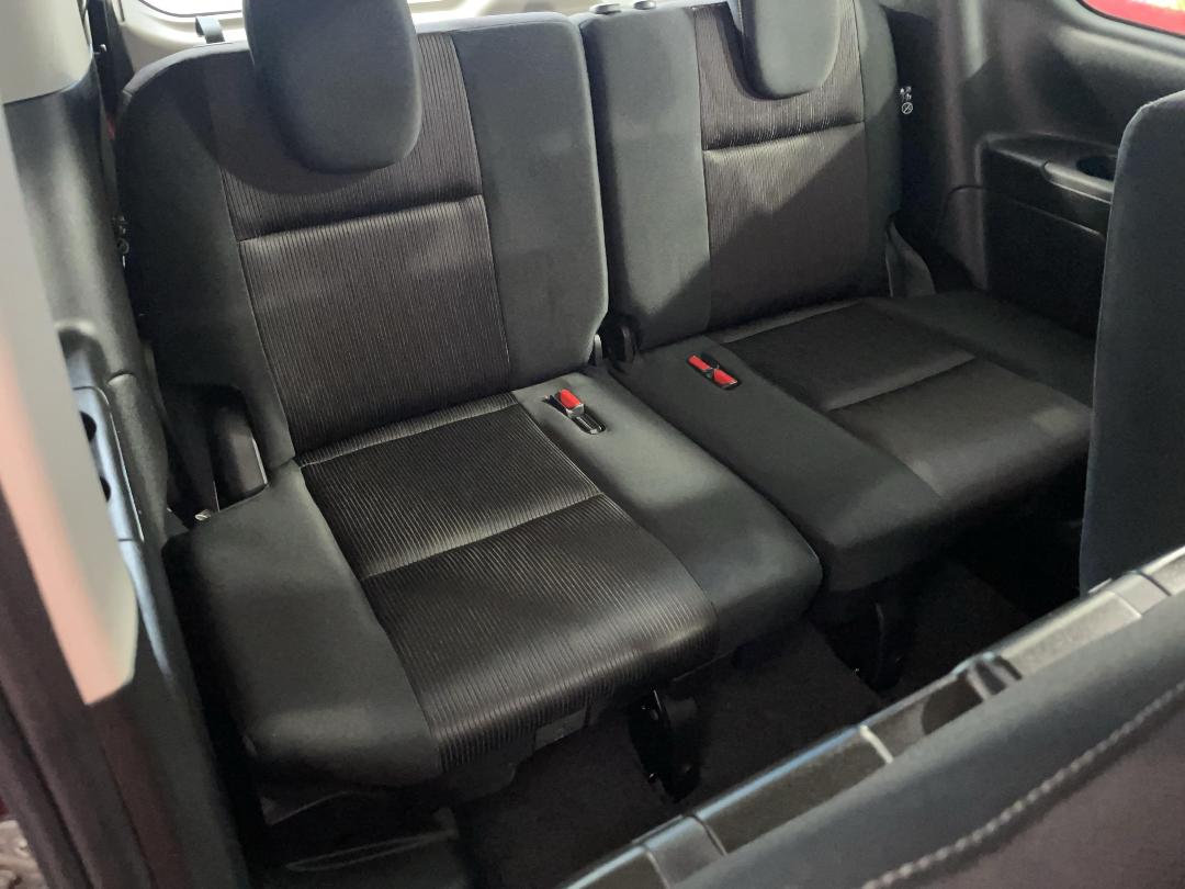 Photo '23' of Nissan Serena Photo '23' of Nissan Serena