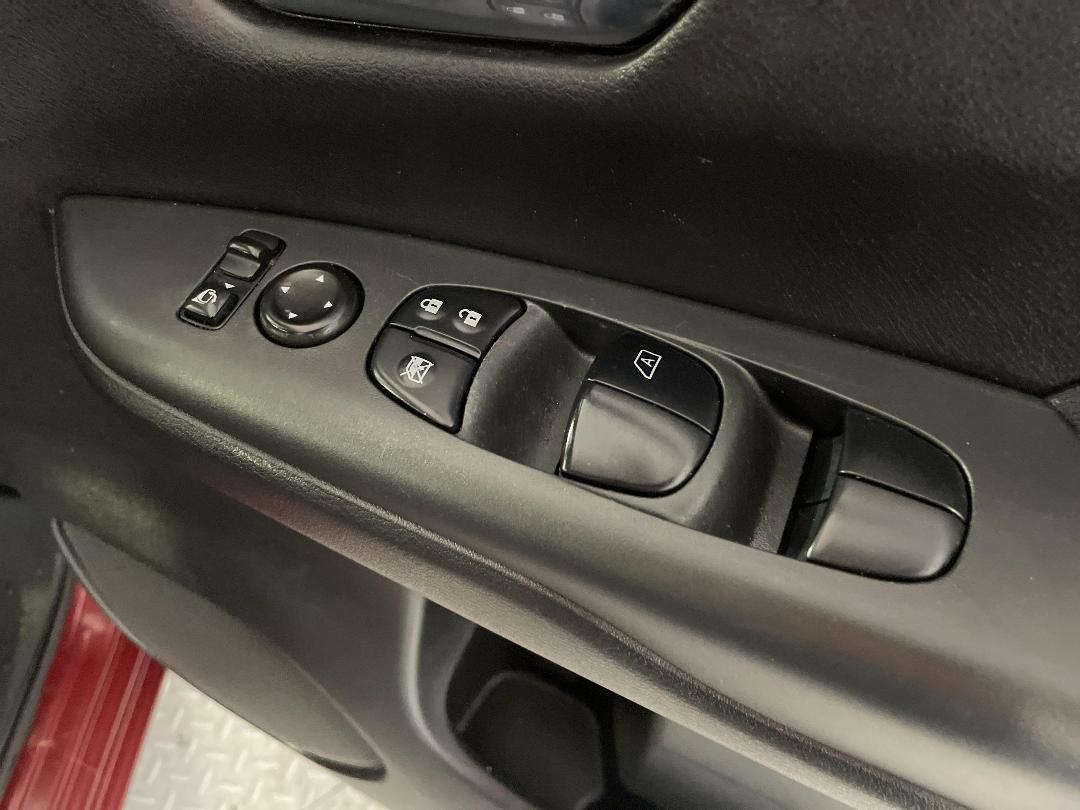 Photo '24' of Nissan Serena Photo '24' of Nissan Serena