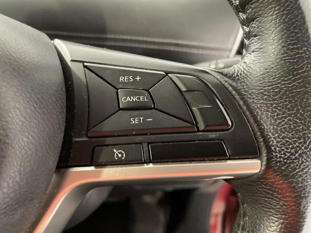 Photo '26' of Nissan Serena Photo '26' of Nissan Serena