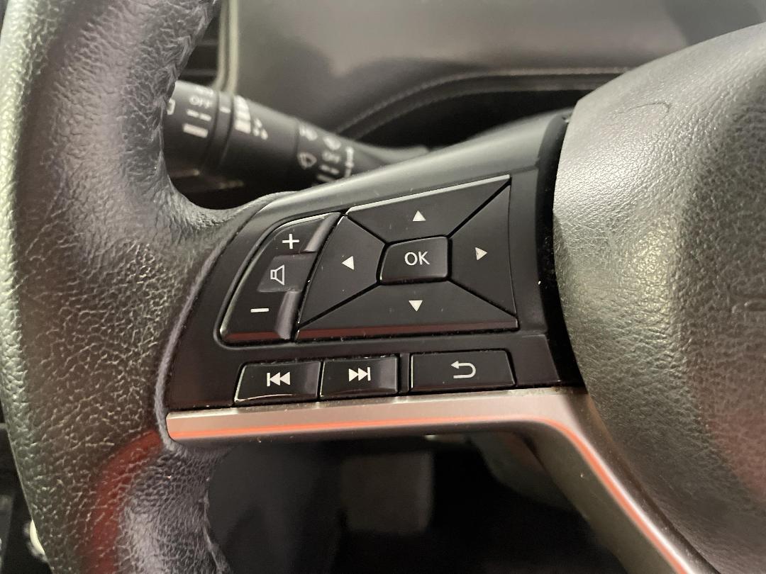 Photo '27' of Nissan Serena Photo '27' of Nissan Serena