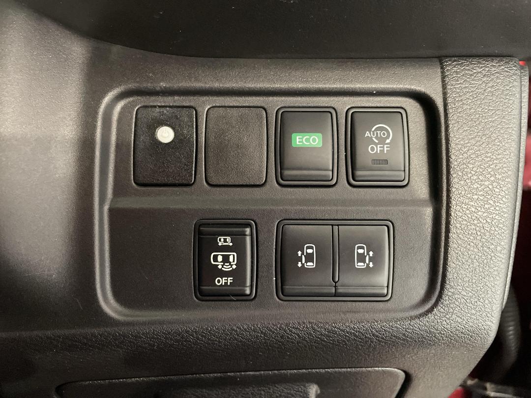 Photo '25' of Nissan Serena Photo '25' of Nissan Serena