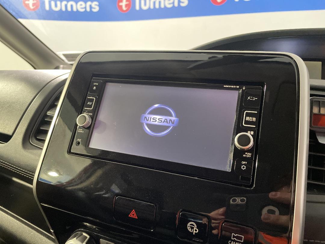 Photo '29' of Nissan Serena Photo '29' of Nissan Serena