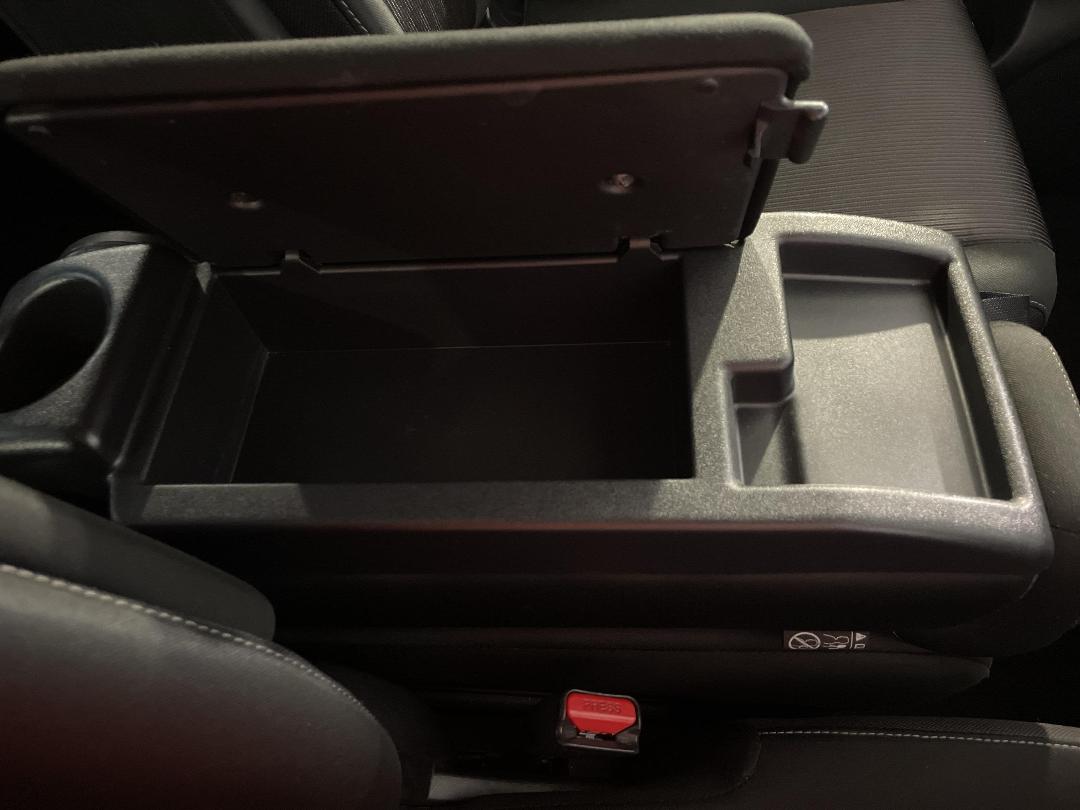 Photo '33' of Nissan Serena Photo '33' of Nissan Serena