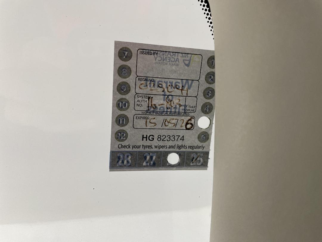 Photo '34' of Nissan Serena Photo '34' of Nissan Serena