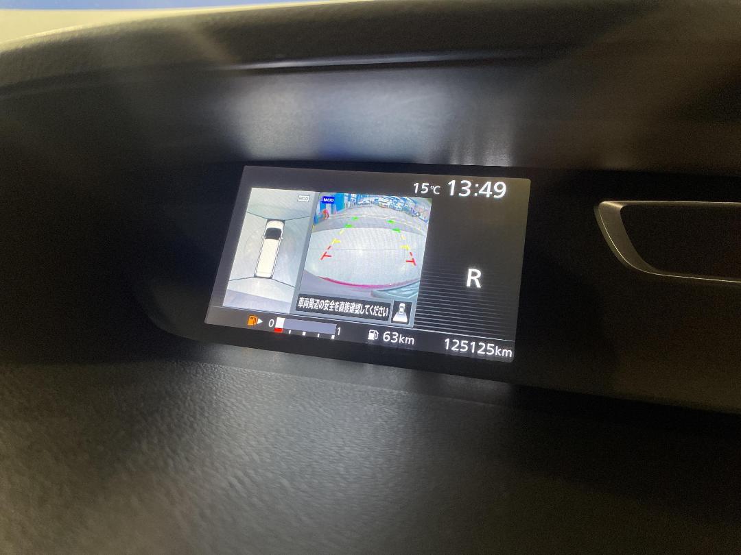 Photo '30' of Nissan Serena Photo '30' of Nissan Serena