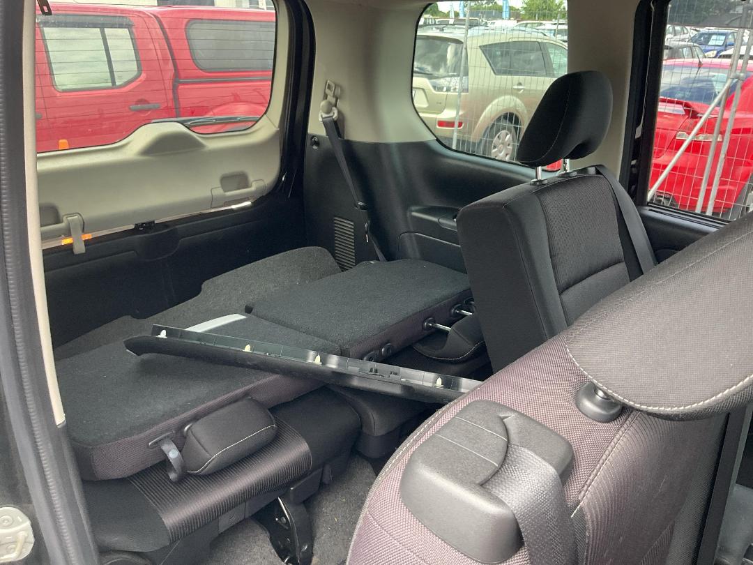 Photo '17' of Nissan Serena Highway Star Photo '17' of Nissan Serena Highway Star