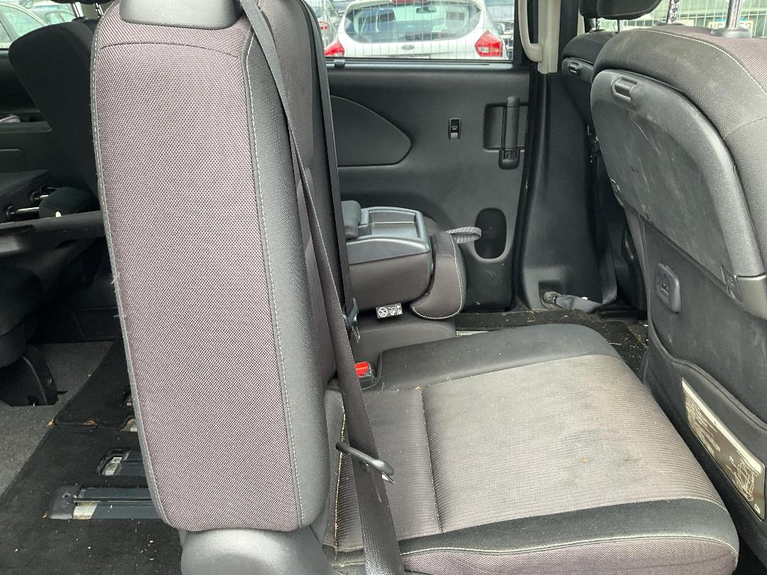 Photo '18' of Nissan Serena Highway Star Photo '18' of Nissan Serena Highway Star