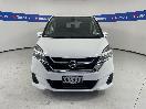 Thumbnail '2' of Nissan Serena