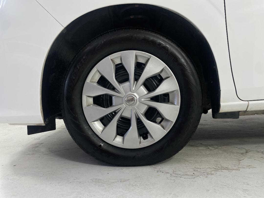 Photo '10' of Nissan Serena Photo '10' of Nissan Serena