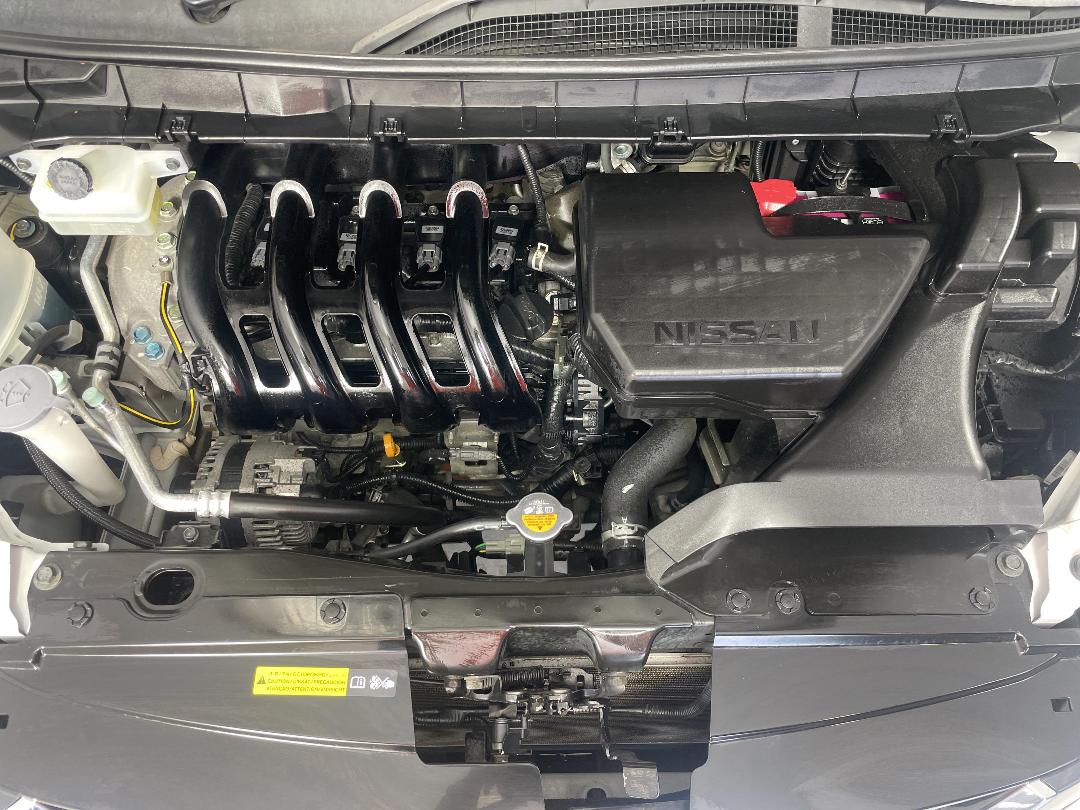 Photo '13' of Nissan Serena Photo '13' of Nissan Serena