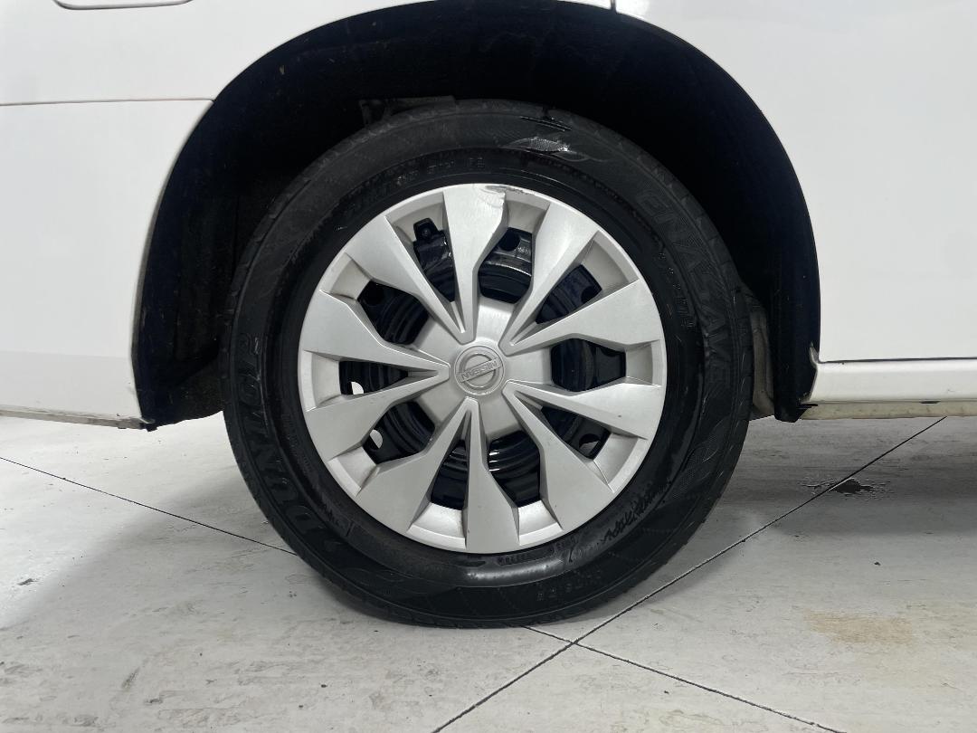 Photo '12' of Nissan Serena Photo '12' of Nissan Serena