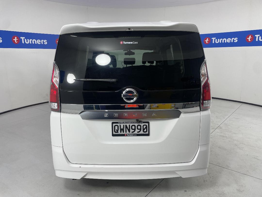 Photo '6' of Nissan Serena Photo '6' of Nissan Serena