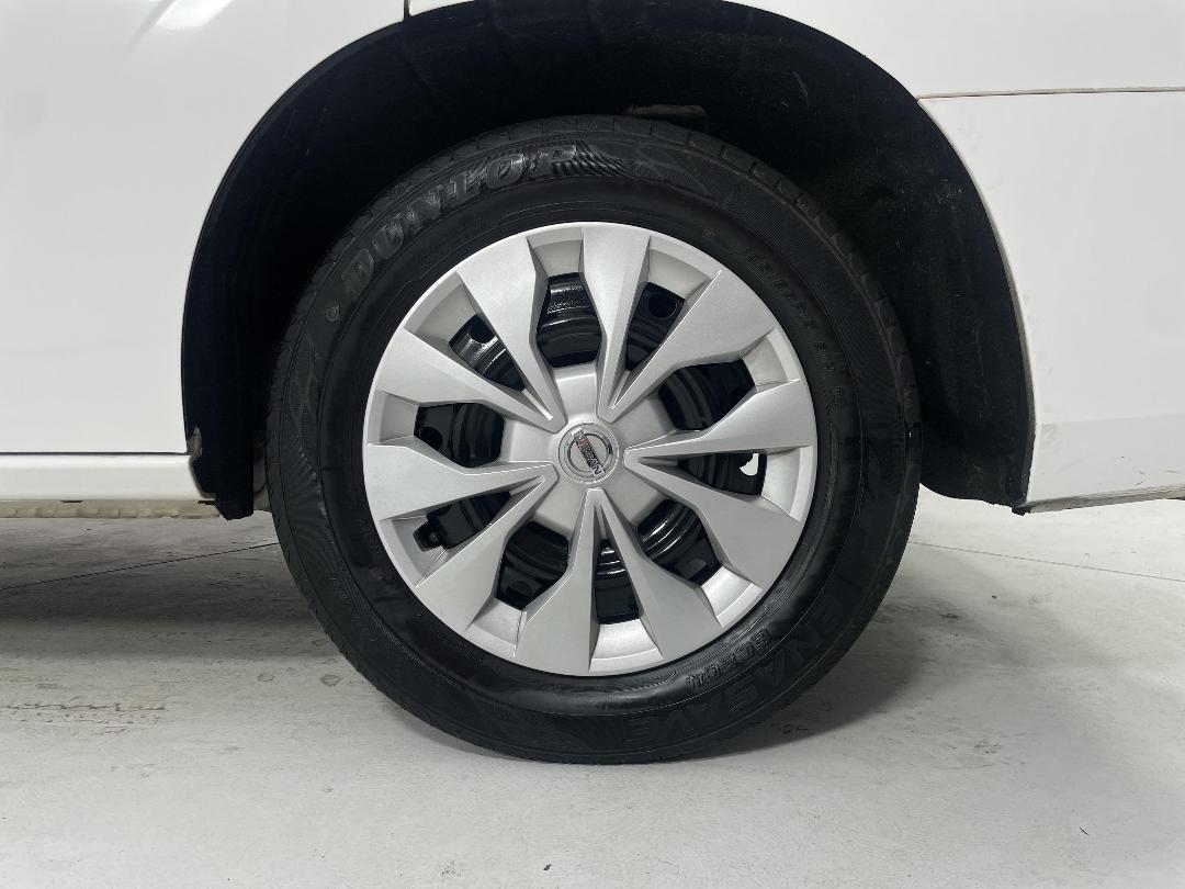 Photo '11' of Nissan Serena Photo '11' of Nissan Serena