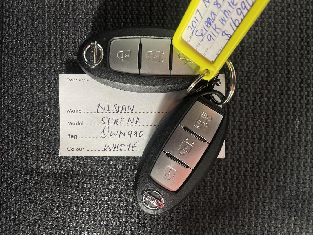 Photo '22' of Nissan Serena Photo '22' of Nissan Serena