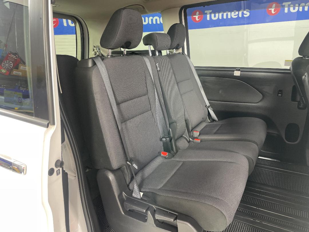 Photo '20' of Nissan Serena Photo '20' of Nissan Serena