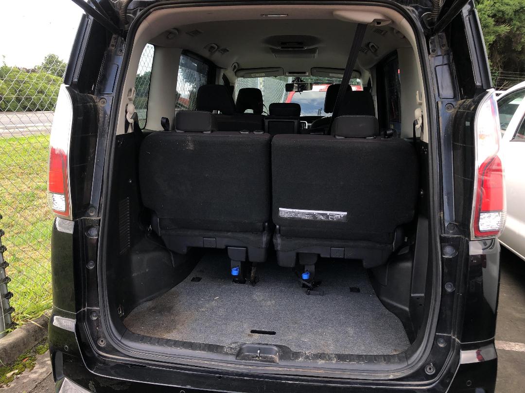 Photo '9' of Nissan Serena 2L Petrol Hybrid