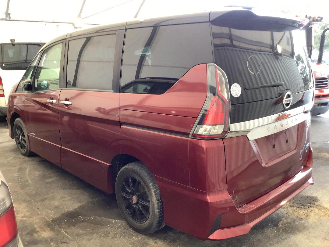 Photo '4' of Nissan Serena