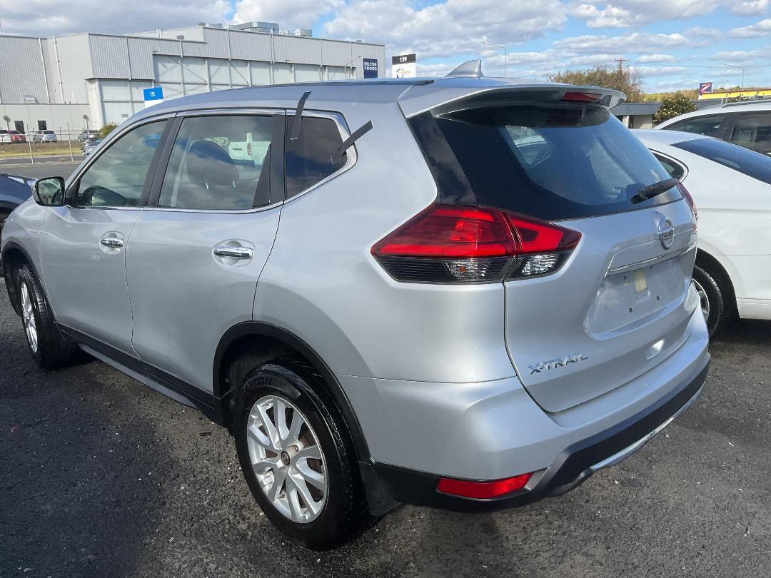 Photo '4' of Nissan X-Trail ST