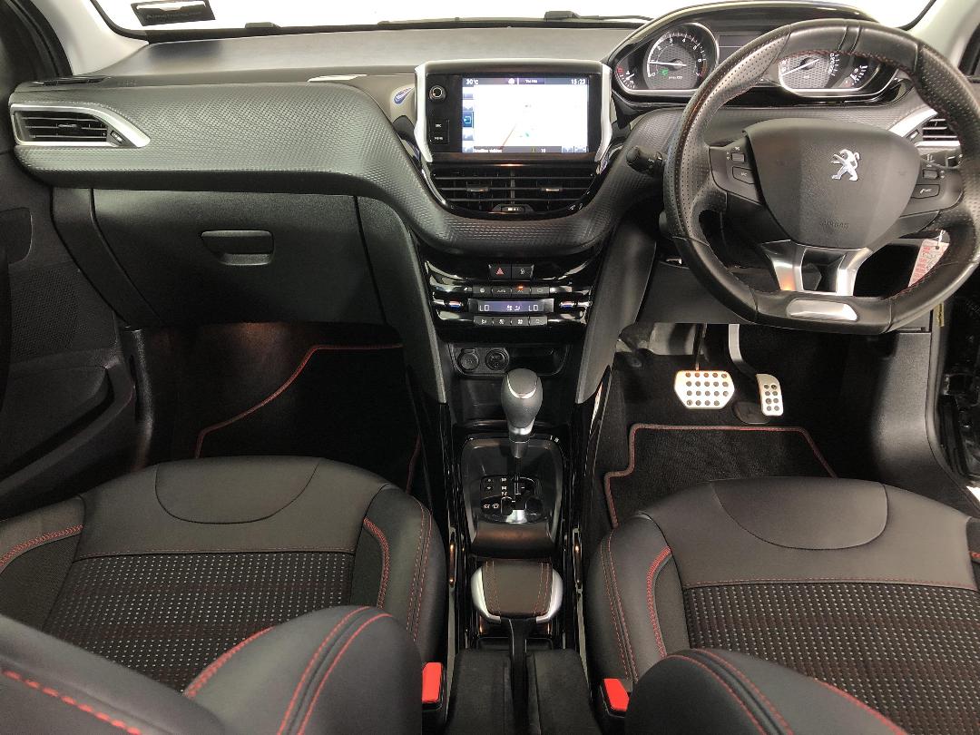 Photo '17' of Peugeot 2008