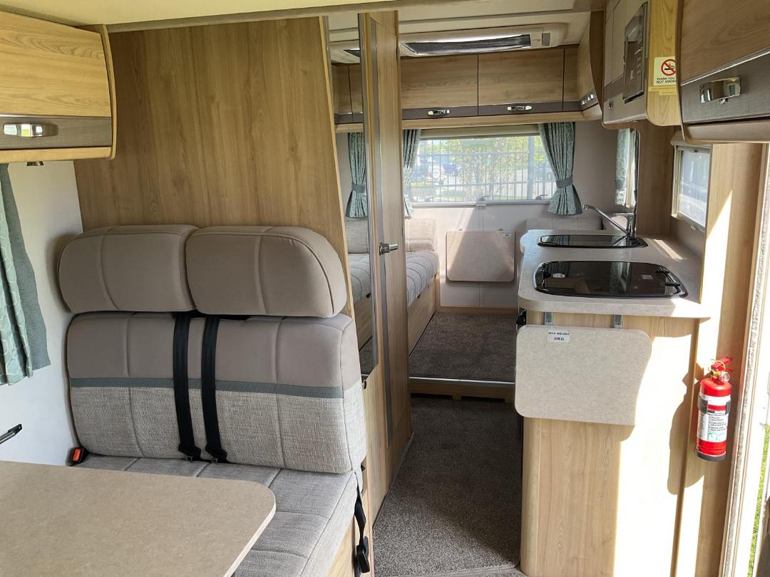 Photo '8' of Peugeot 406 SIGNATURE 196 Motorhome Photo '8' of Peugeot 406 SIGNATURE 196 Motorhome