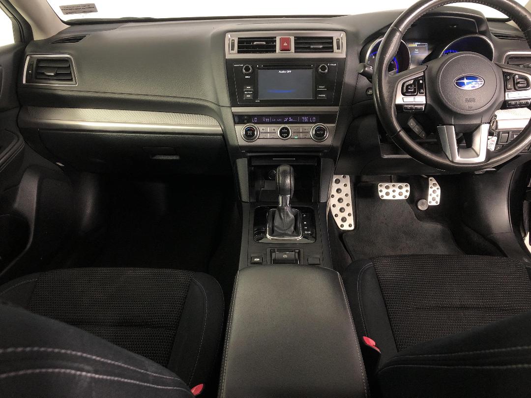 Photo '17' of Subaru Legacy