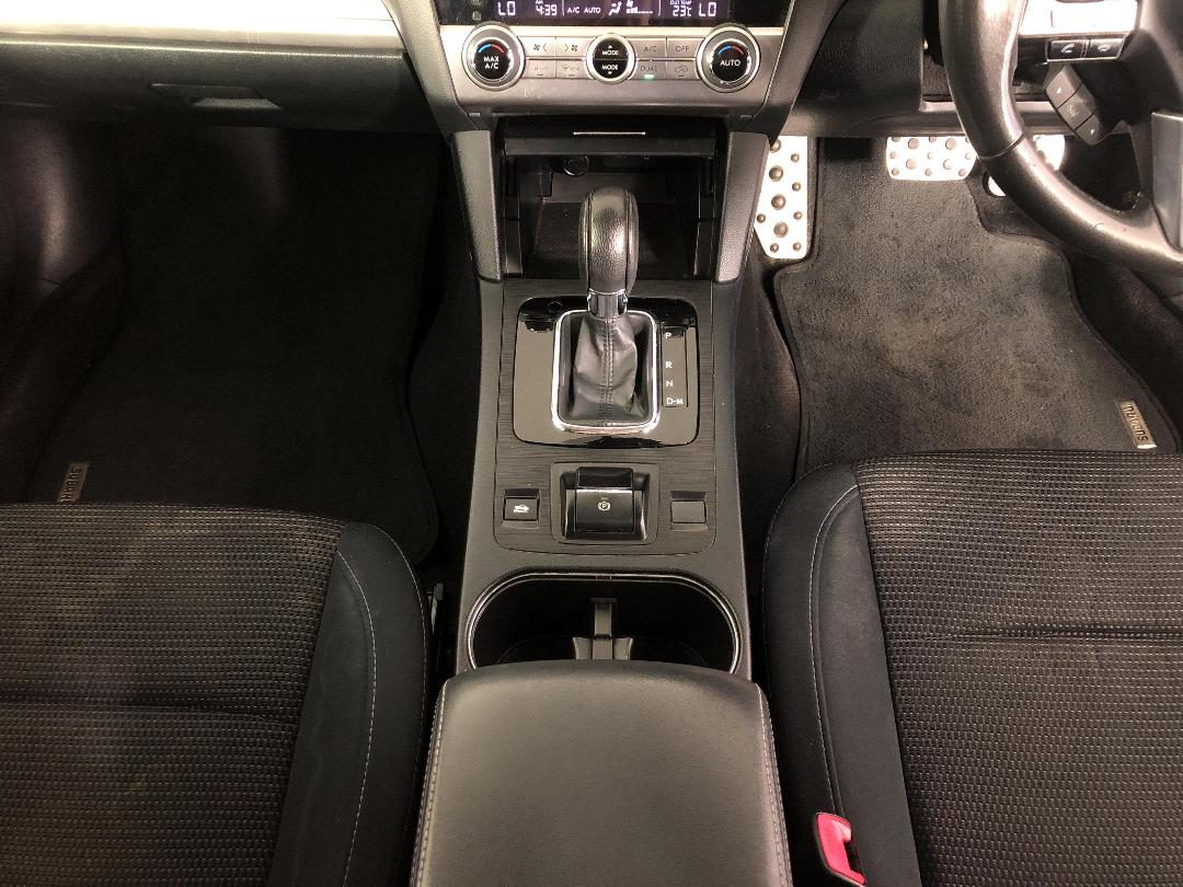 Photo '18' of Subaru Legacy