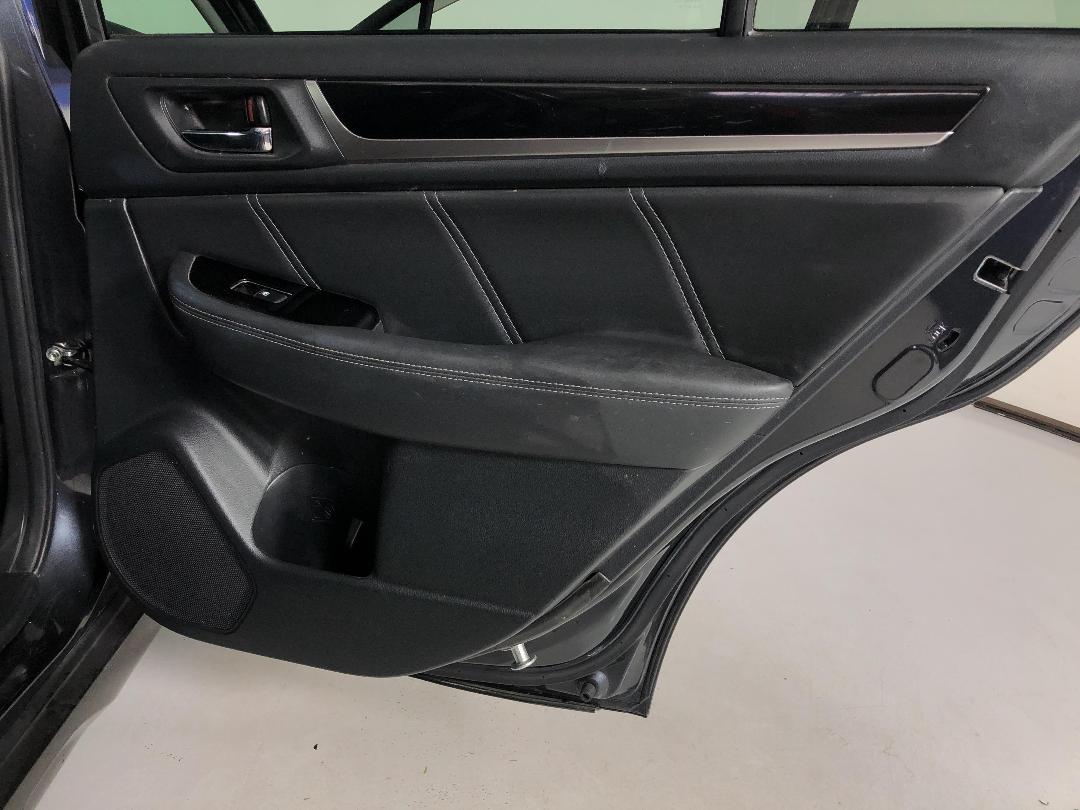 Photo '19' of Subaru Outback