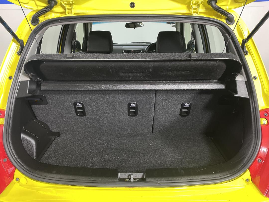 Photo '14' of Suzuki Swift