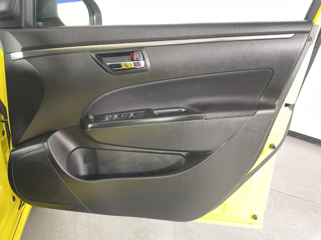 Photo '15' of Suzuki Swift