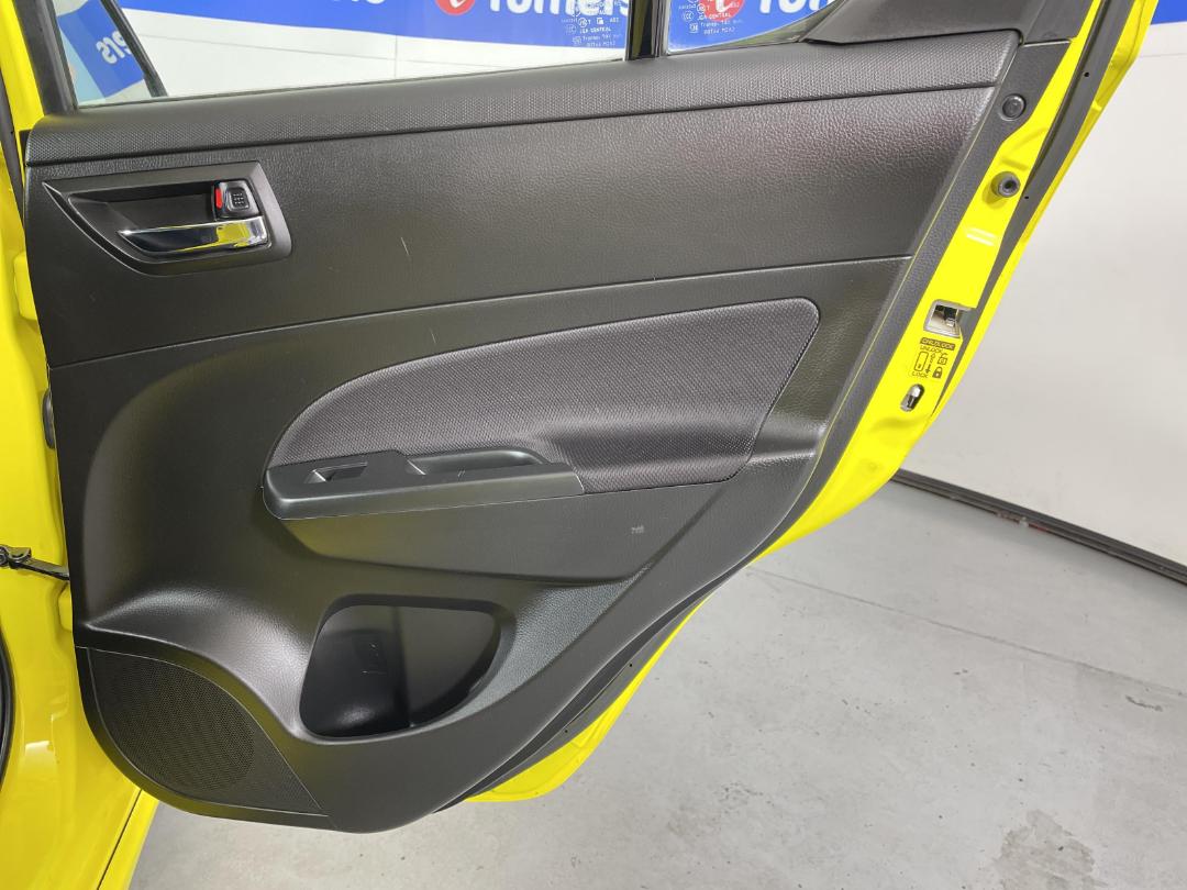 Photo '19' of Suzuki Swift