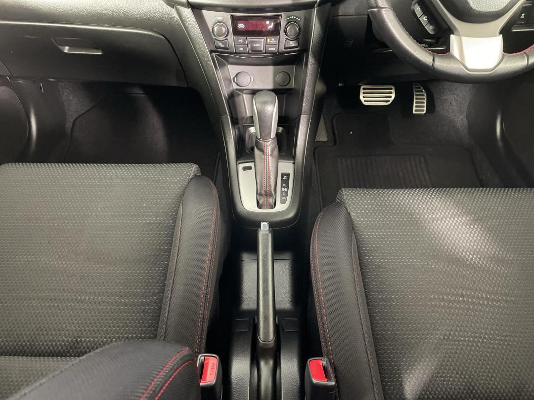 Photo '18' of Suzuki Swift