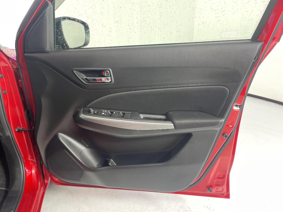 Photo '15' of Suzuki Swift