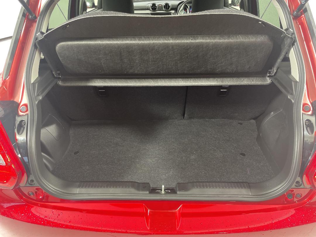 Photo '14' of Suzuki Swift