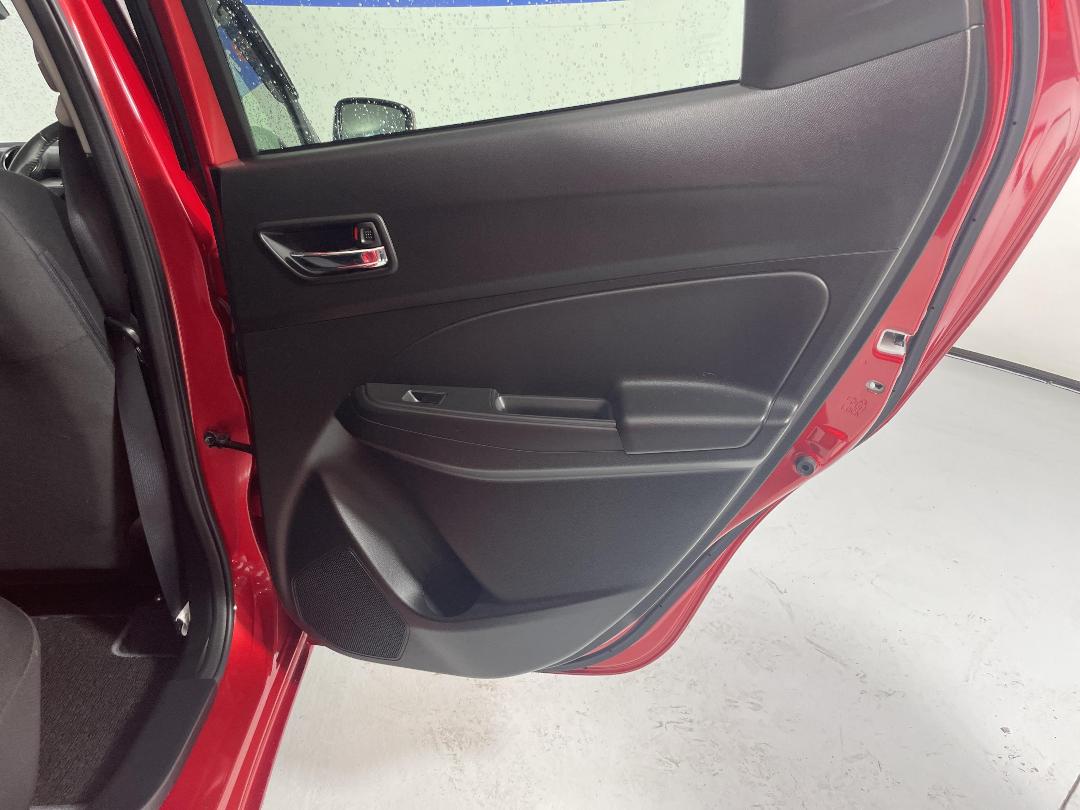 Photo '19' of Suzuki Swift