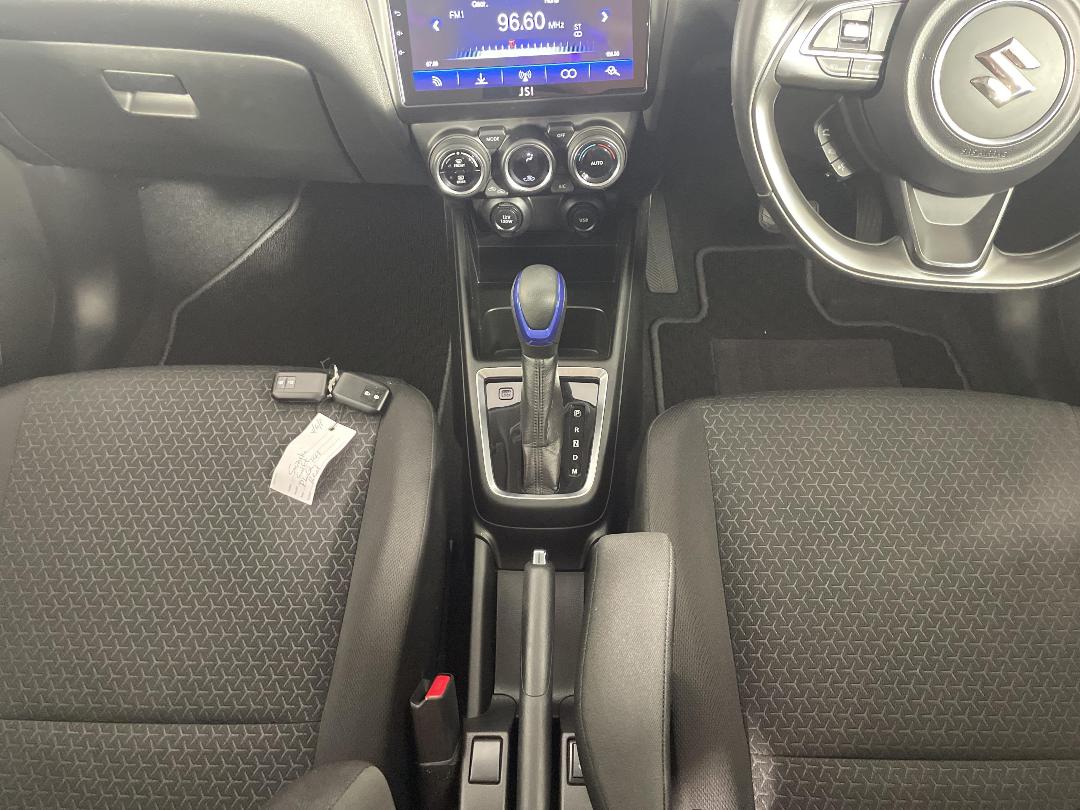 Photo '18' of Suzuki Swift