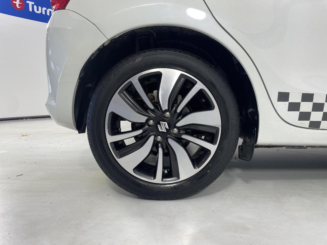 Photo '12' of Suzuki Swift Photo '12' of Suzuki Swift