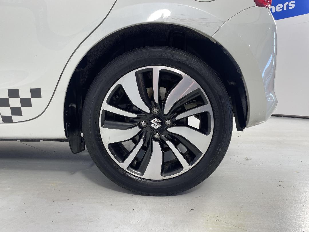 Photo '11' of Suzuki Swift Photo '11' of Suzuki Swift