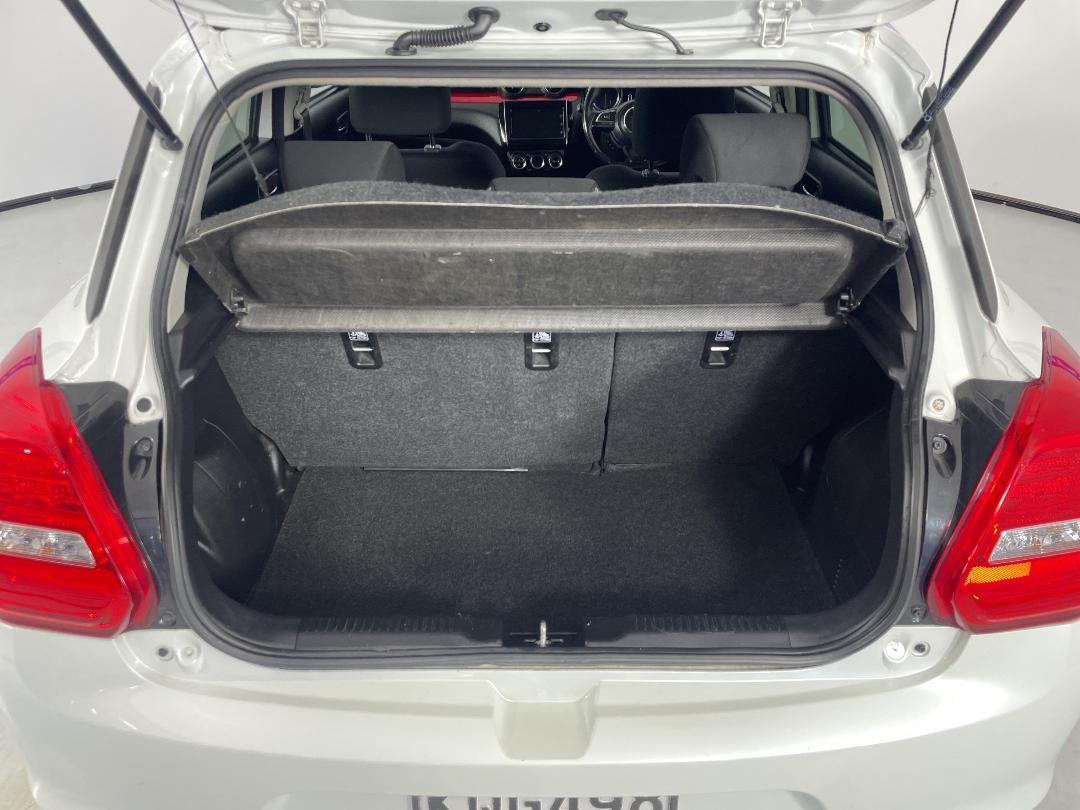 Photo '14' of Suzuki Swift Photo '14' of Suzuki Swift