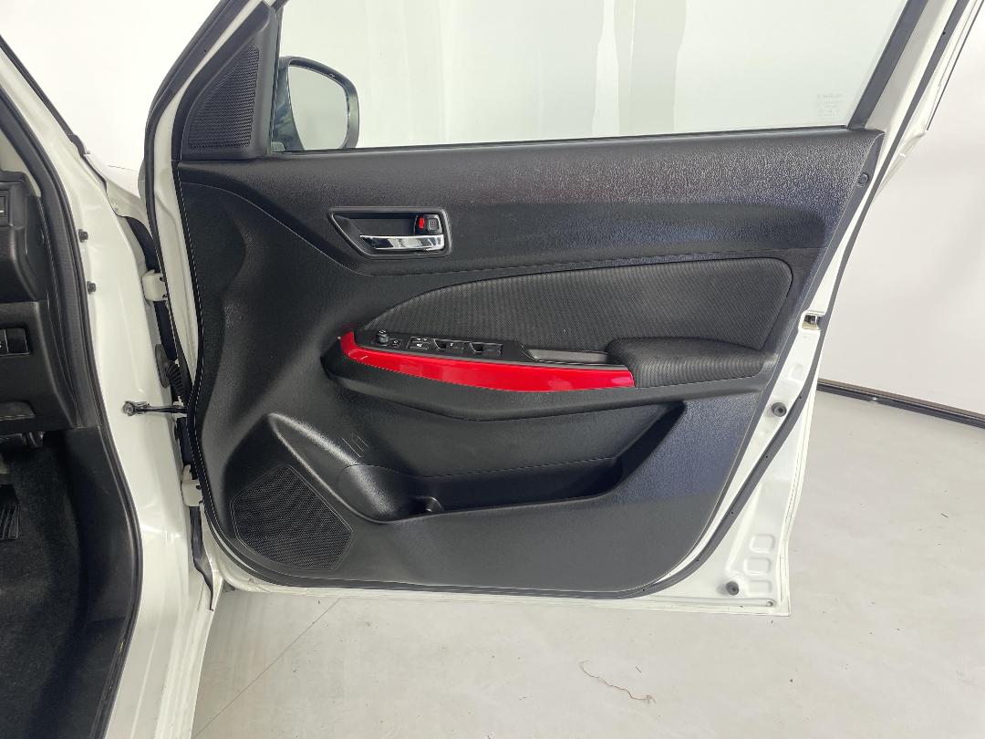 Photo '15' of Suzuki Swift Photo '15' of Suzuki Swift