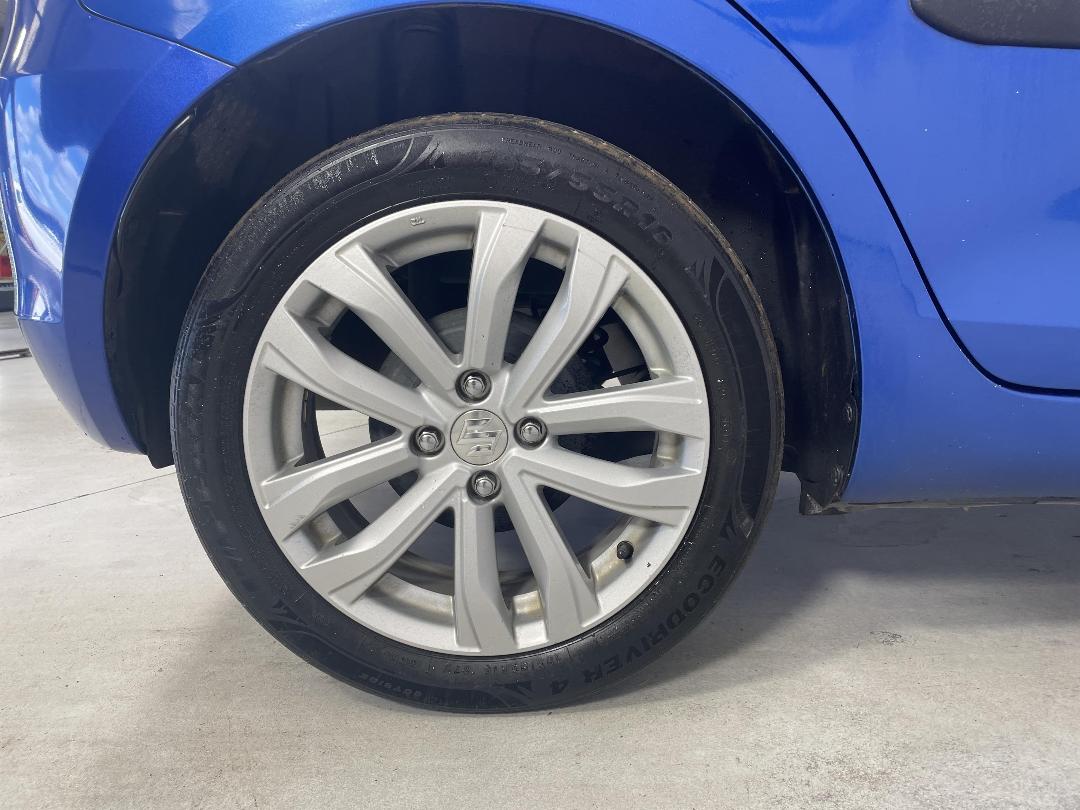 Photo '12' of Suzuki Swift